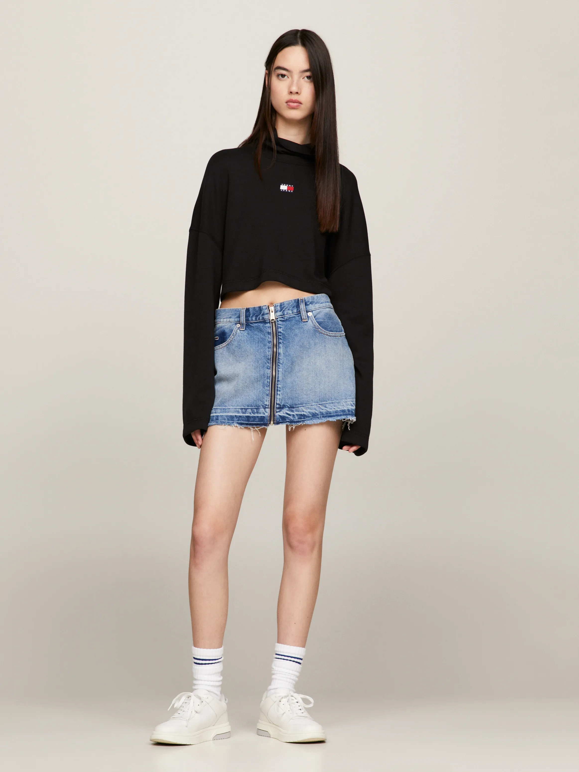 Badge Cropped Turtleneck Sweatshirt | Sweatshirts & Hoodies | Tommy Jeans