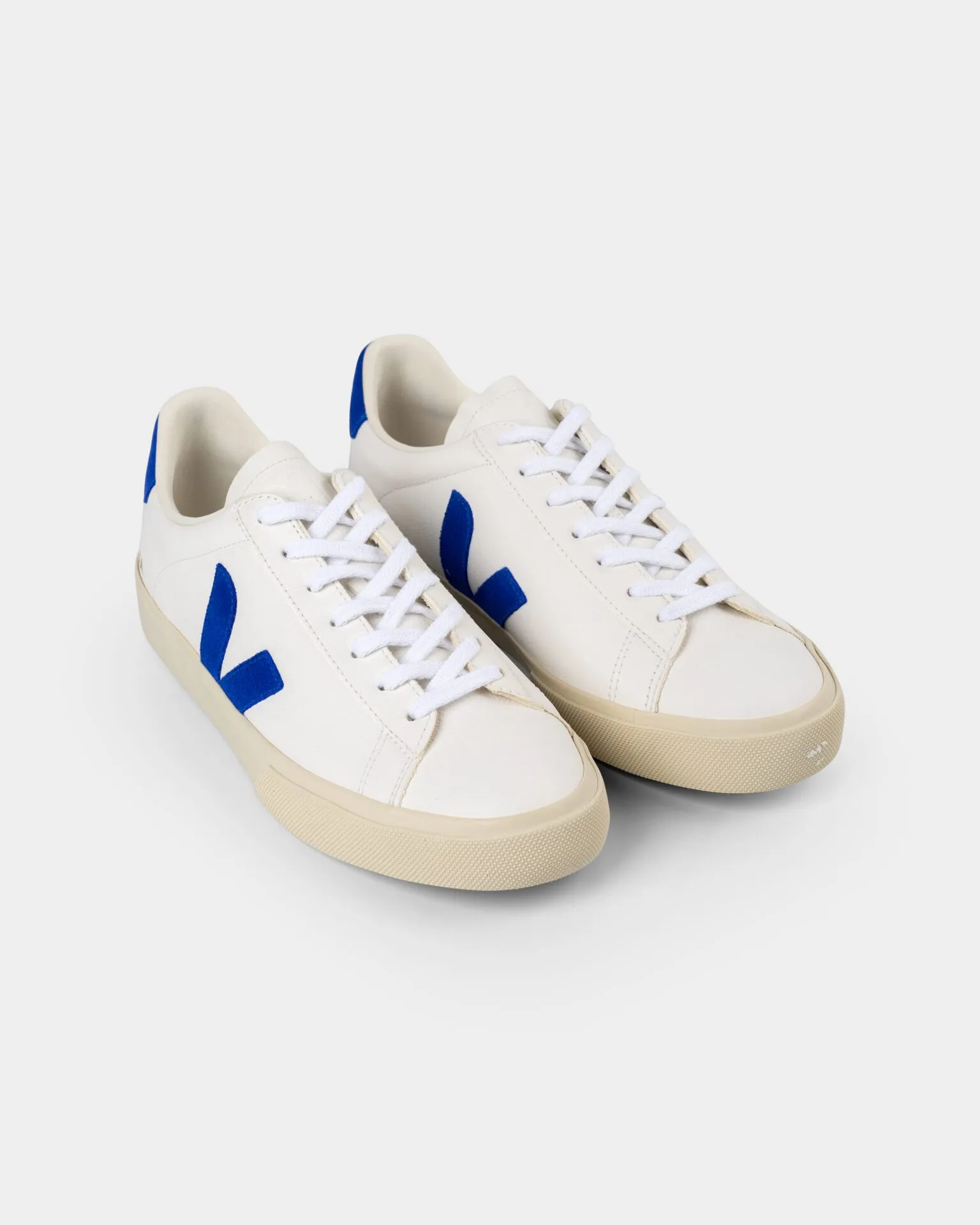 (Core) Veja Men’s Campo Chrome Free Sneaker CP0503319 Extra White Paros