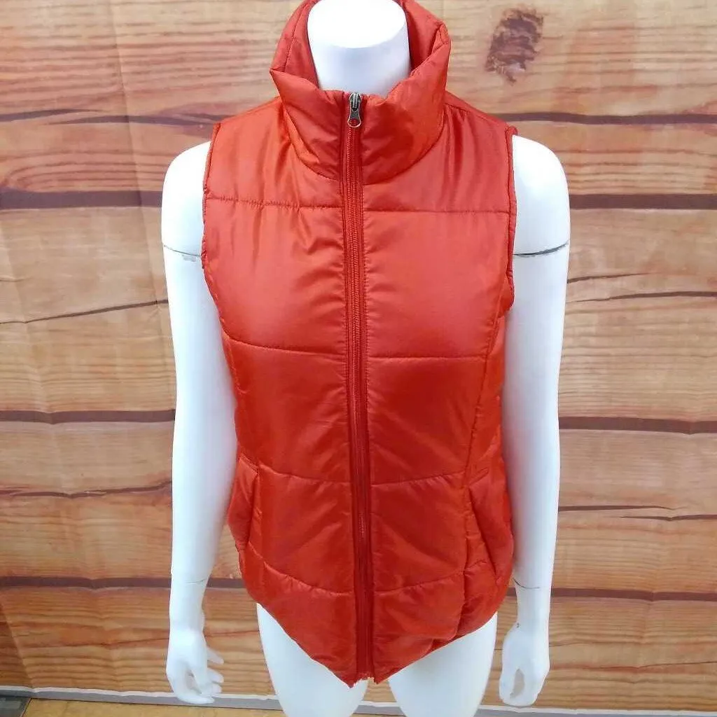 NWT NEW DIRECTIONS RED RIO ESSENTIAL PUFFER VEST SIZE MEDIUM TCC