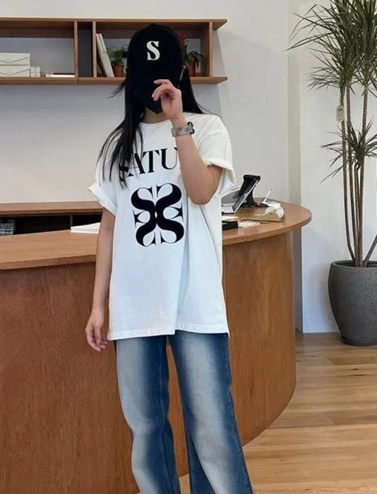 SATUR  |Unisex Street Style Short Sleeves Oversized Logo T-Shirts